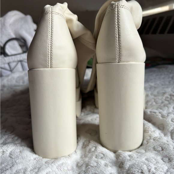 SOLD!! Steve Madden Cypress Heels - Picture 7 of 9